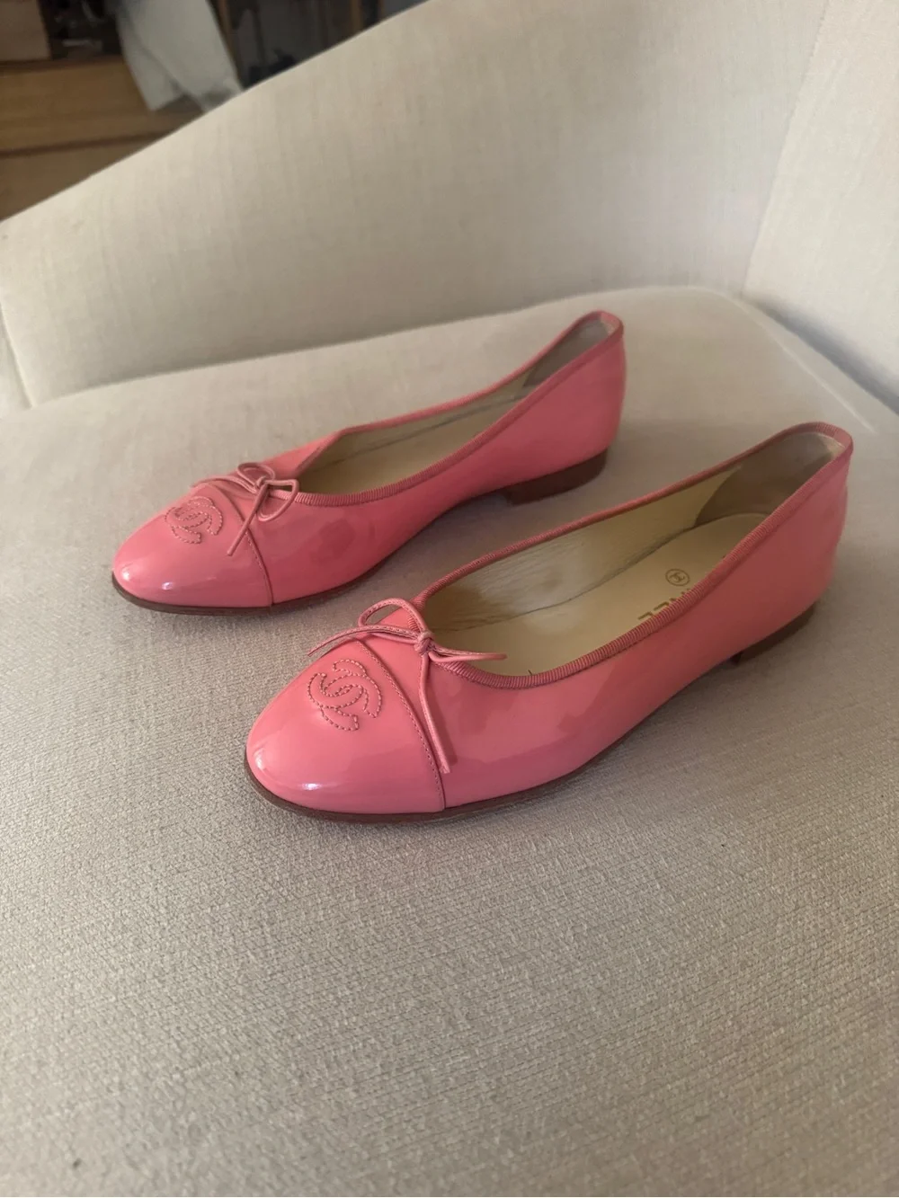 CHANEL Coral Patent Leather Ballet Flats with CC Stitching and Bow